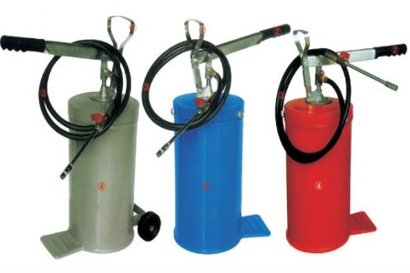 Grease pumps - hand operated